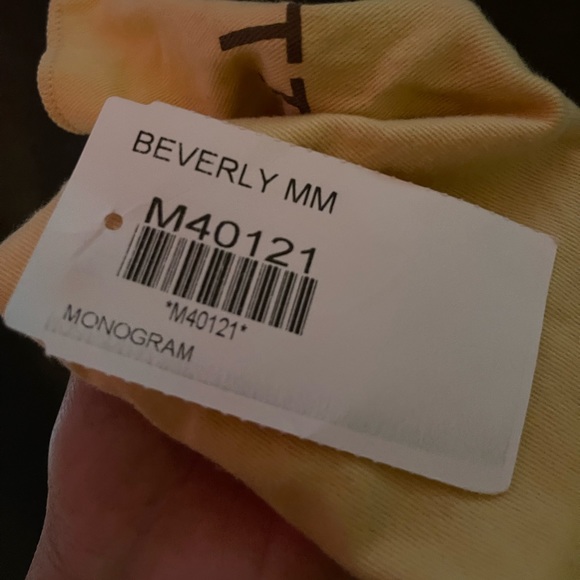 Louis Vuitton Beverly Handbag
Monogram Canvas MM great condition w/ dust bag - Picture 9 of 10